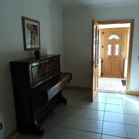 Tullyhall Guest house *