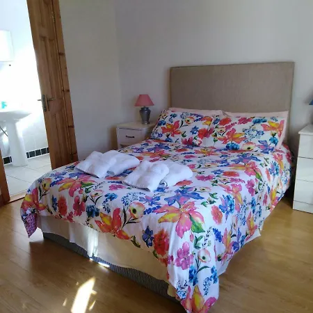 Tullyhall Guest house *